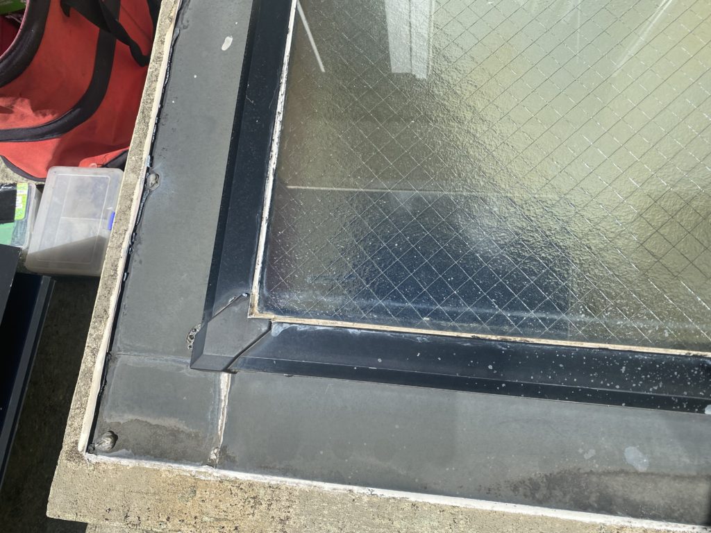 天窓からの雨漏り修理施工イメージ画像